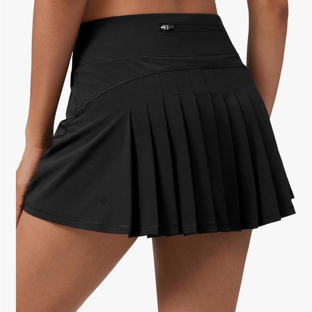 Black Pleated tennis sport skirt skirt size Medium. NWT